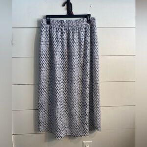 Women’s black and white Loft skirt